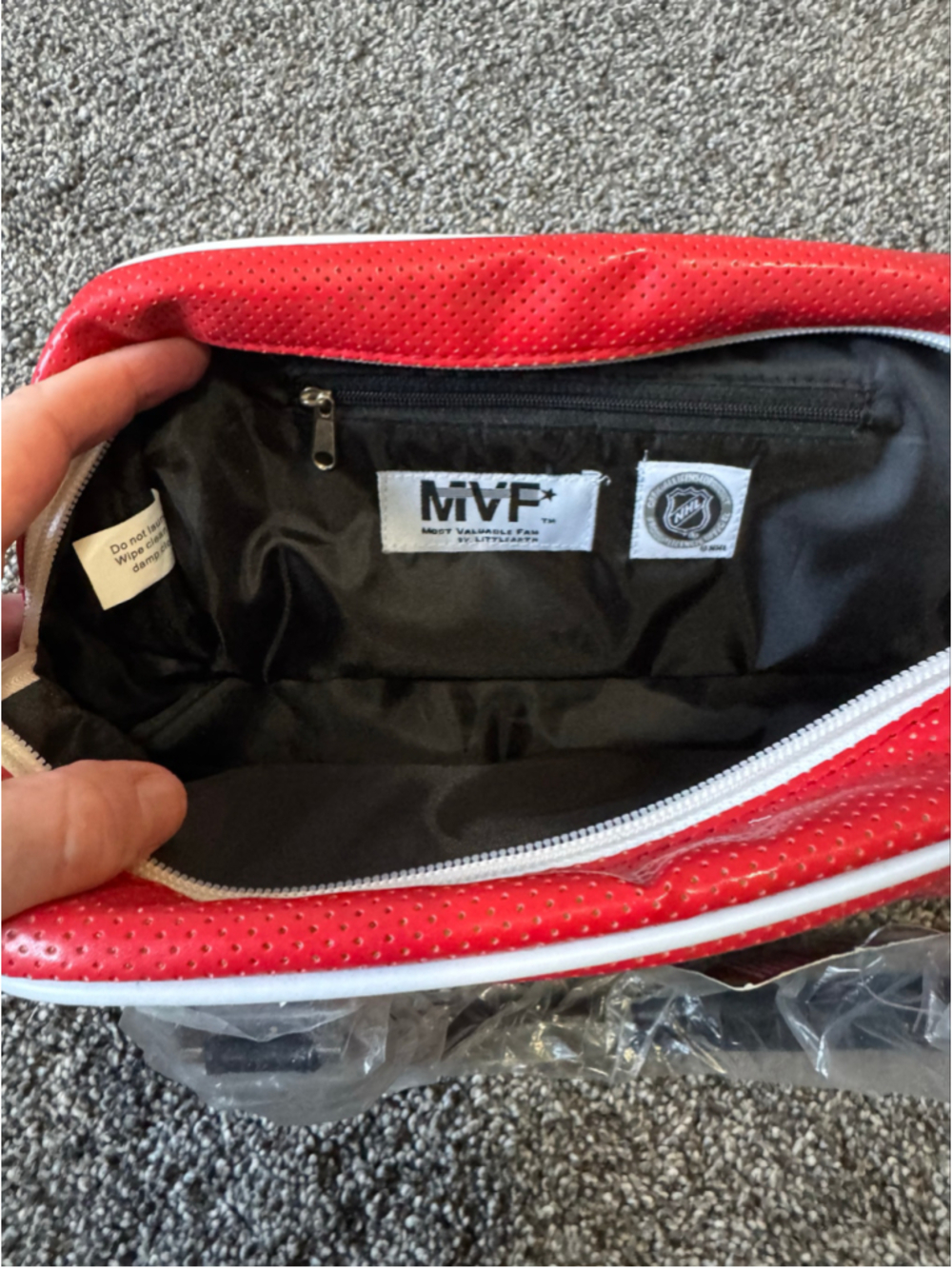 Women's NHL Takedown Purse Chicago Blackhawks Bag Red Black - Picture 8 of 10